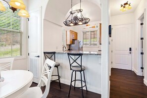 Condo, Multiple Beds, Balcony, Mountain View (Stone Cliff Relaxation) | Dining