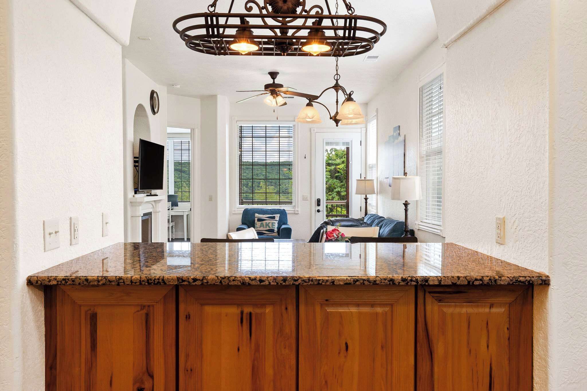 Condo, varias camas, balcón, vista a la montaña (Stone Cliff Relaxation) | Interior