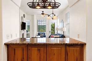 Condo, Multiple Beds, Balcony, Mountain View (Stone Cliff Relaxation) | Interior