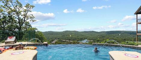 Piscine extérieure (ouverte en saison)