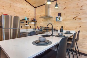 Cabin, Multiple Beds, Hot Tub, Garden View | Dining - Smokies Modern Escape (Sevierville)