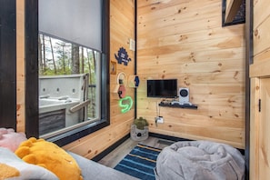 Cabin, Multiple Beds, Hot Tub, Garden View