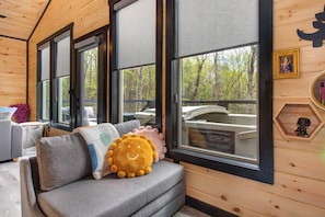 Cabin, Multiple Beds, Hot Tub, Garden View | Living area