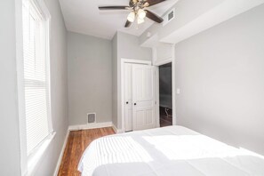 1 kamar tidur dan didekorasi berbeda-beda