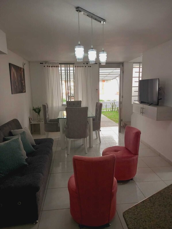 Interior - Comfy  entire house, you could enjoy the natural views and much more. (Pereira)