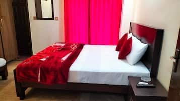 Quarto casal ou duplo luxo | Quartos à prova de som, ferros/tábuas de passar roupa, Wi-Fi de cortesia