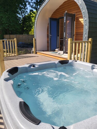 Cosy, secluded Pod with Hot Tub in North Wales within easy reach to Chester 
