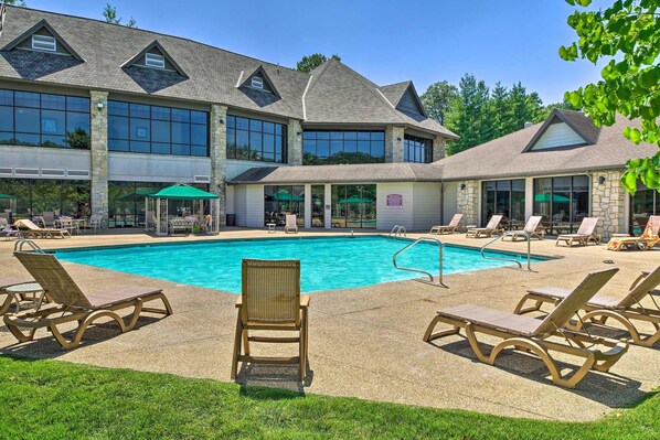 Pool - T Time Getaway - Overlooking Golf Views! (Branson West)