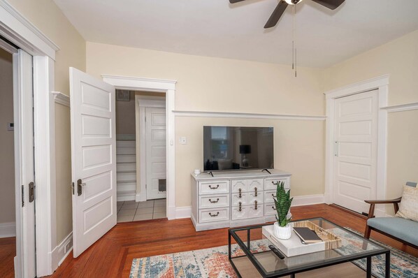 House, Multiple Beds, Kitchen | Living area | TV - The Cincinnati Cottage (Cincinnati)