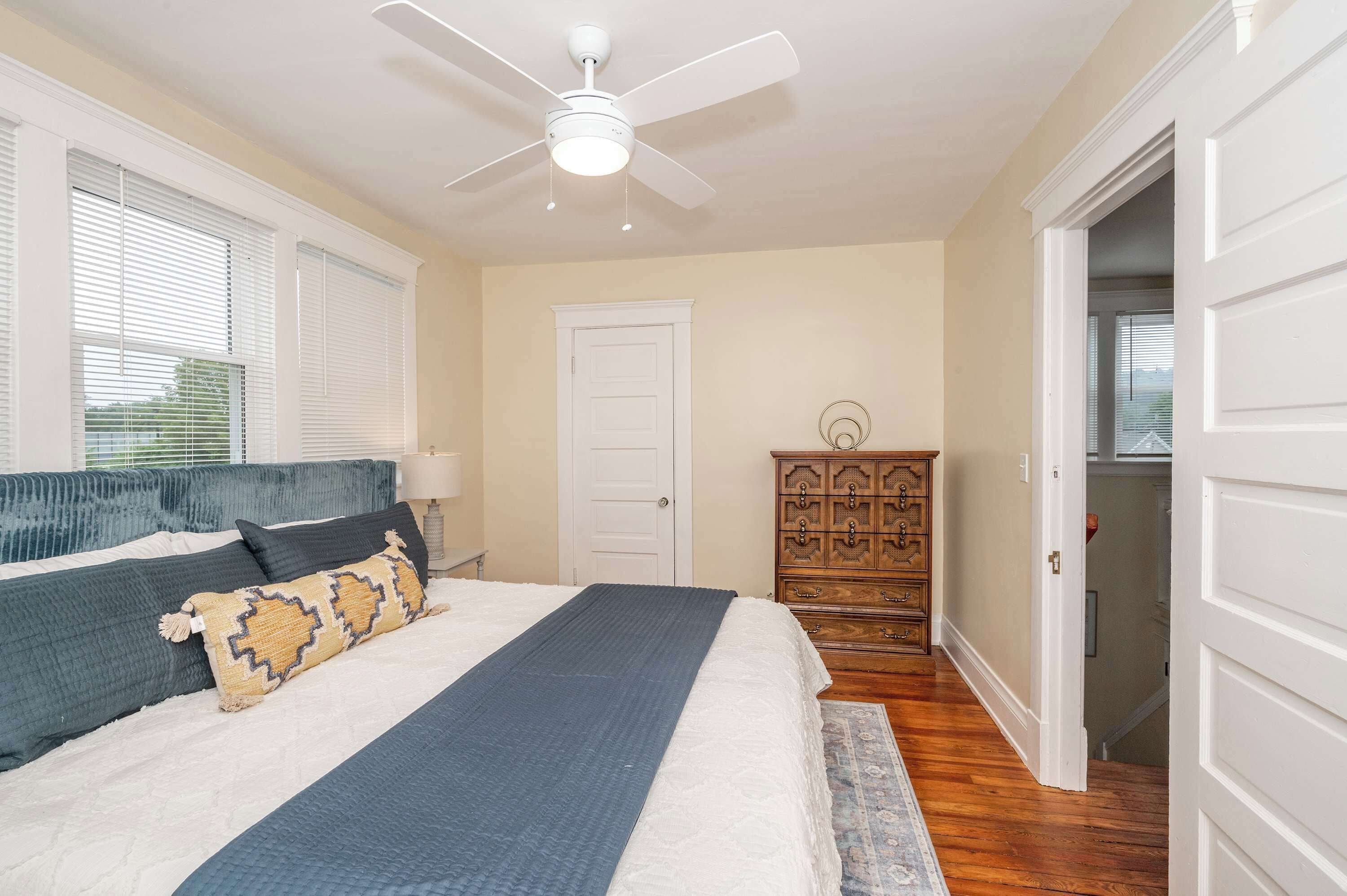 Rumah, Beberapa Tempat Tidur, dapur | 3 kamar tidur dan didekorasi berbeda-beda