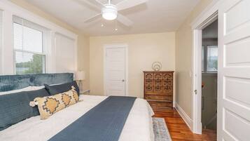 Rumah, Beberapa Tempat Tidur, dapur | 3 kamar tidur dan didekorasi berbeda-beda