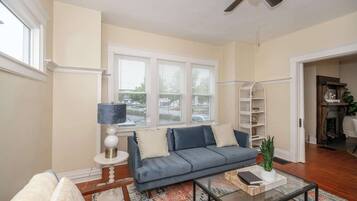 Rumah, Beberapa Tempat Tidur, dapur | Area keluarga | TV