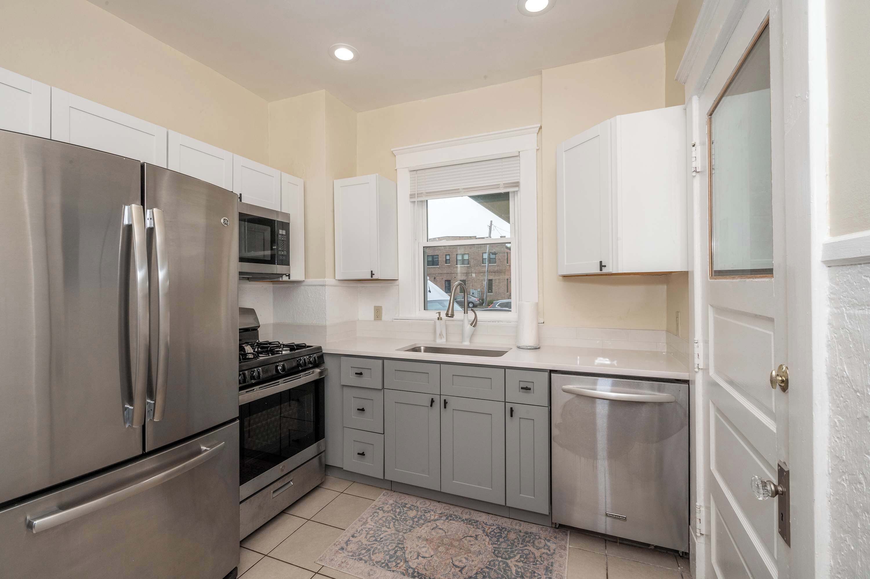 House, Multiple Beds, Kitchen | Private kitchen | Fridge, microwave, oven, stovetop