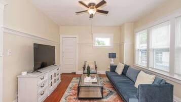 House, Berbilang Katil, Kitchen | Ruang tamu | TV