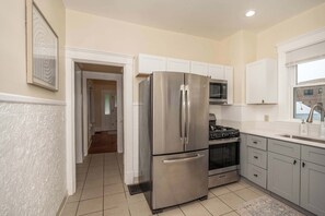 House, Multiple Beds, Kitchen | Private kitchen | Fridge, microwave, oven, stovetop