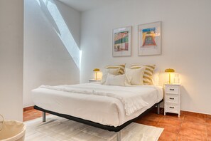 1 slaapkamer, een strijkplank/strijkijzer, gratis wifi, beddengoed