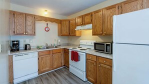 Casa, varias camas, cocina | Cocina privada | Cafetera o tetera, frigorífico, microondas y horno