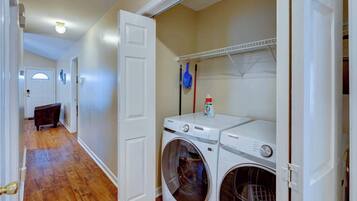 House, Multiple Beds, Kitchen | Interior