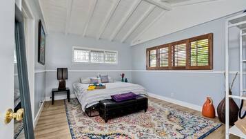 House, Multiple Beds, Fireplace, Garden View | 3 bedrooms, individually decorated, individually furnished, free WiFi