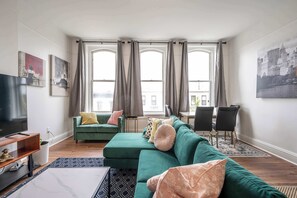 Living area - The Heart of Madison 3 (Covington)