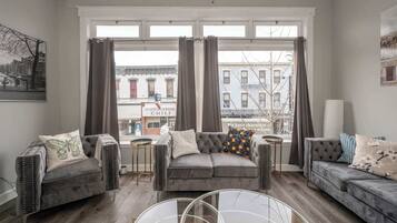 Condo, 2 camas Queen, cozinha | Ărea de estar | TV