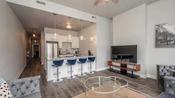 Kondominium, 2 Tempat Tidur Queen, dapur | Area keluarga | TV