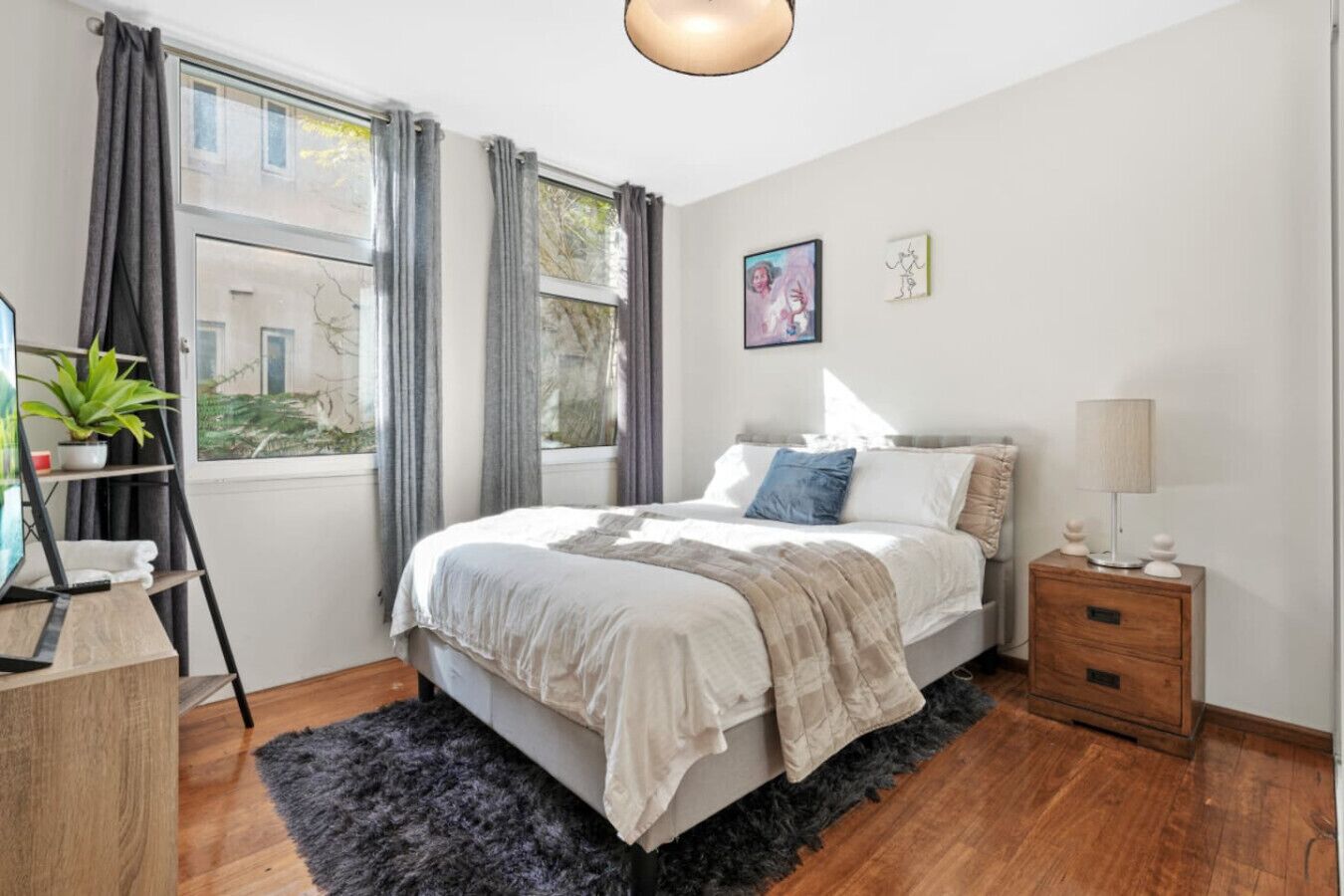 2 bedrooms, desk, iron/ironing board, WiFi