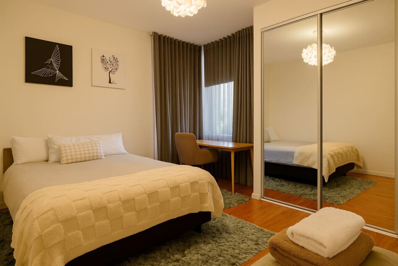 2 bedrooms, desk, iron/ironing board, WiFi