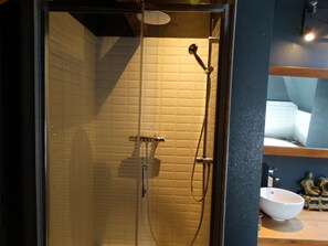 Romantic Triple Room, Ensuite, Garden View (Chambre Vénitienne) | Bathroom | Hair dryer, towels