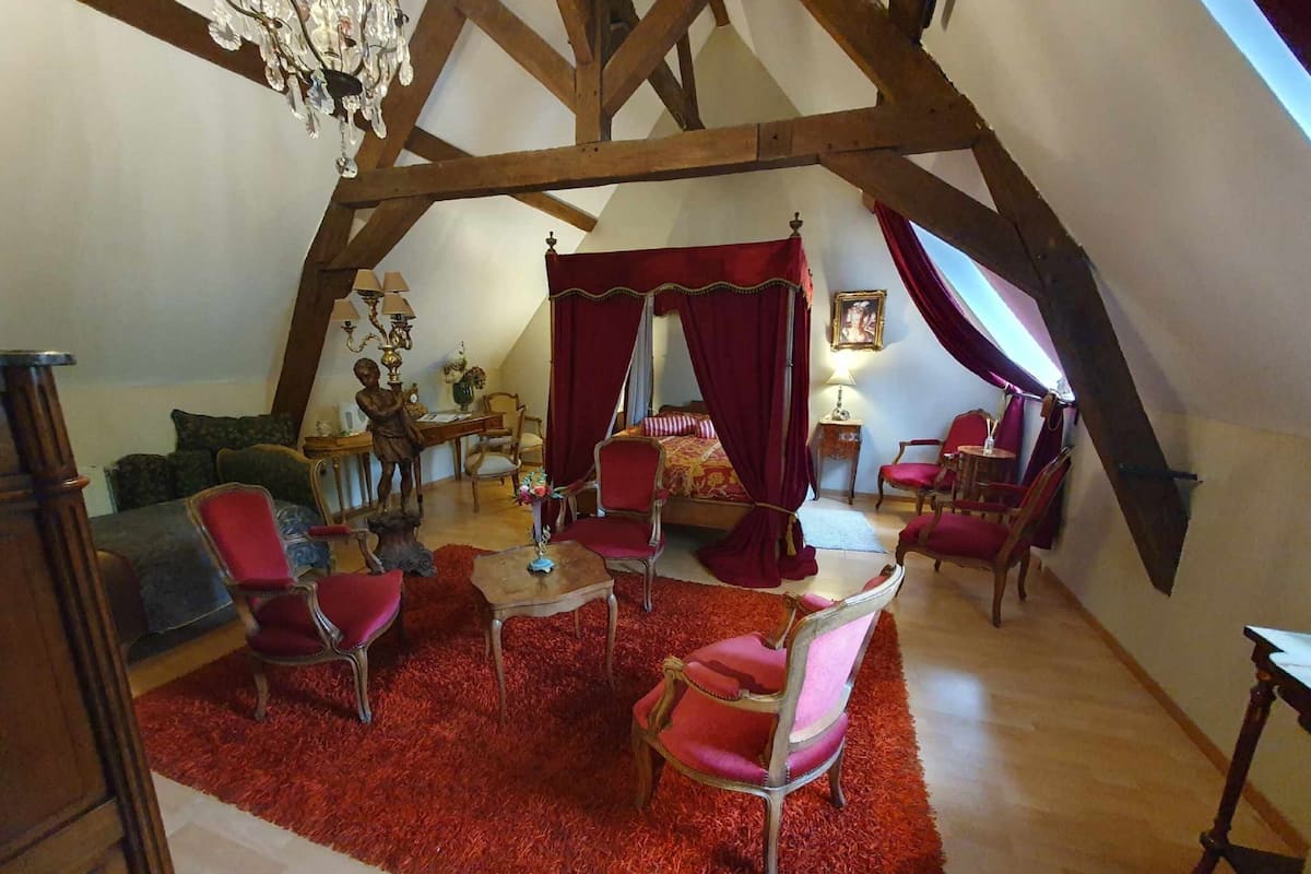 Romantic Triple Room, Ensuite, Garden View (Chambre Vénitienne) | 1 bedroom, iron/ironing board, cribs/infant beds, free WiFi