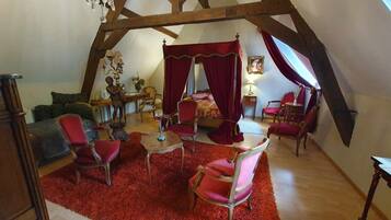 Dreibettzimmer, mit Bad, Gartenblick (Chambre Vénitienne)