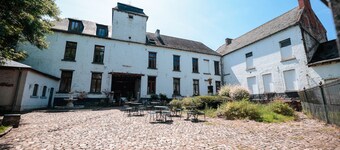 Le Domaine Du Château Blanc à 10 minutes de Pairi Daiza