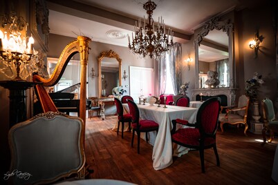 Le Domaine Du Château Blanc à 10 minutes de Pairi Daiza