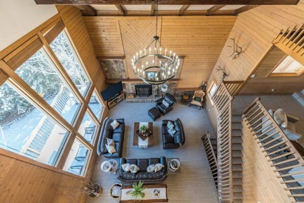 Smart TV, fireplace, DVD player, ping pong - Cozy Cabin for the Whole Family! (Midway)