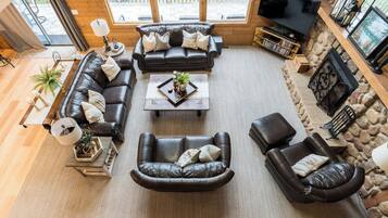 Smart TV, fireplace, DVD player, table tennis