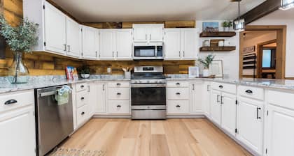 Cozy Cabin for the Whole Family!
