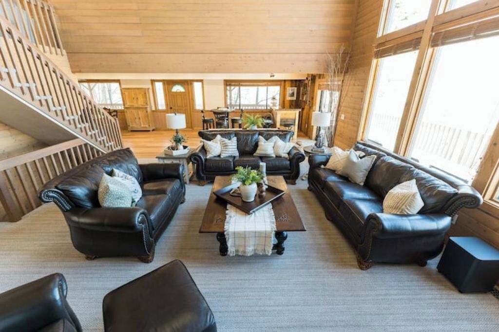 Smart TV, fireplace, DVD player, table tennis