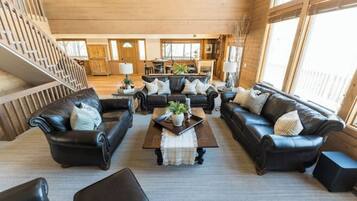 Smart TV, fireplace, DVD player, table tennis