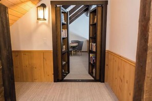 Interior - Cozy Cabin for the Whole Family! (Midway)
