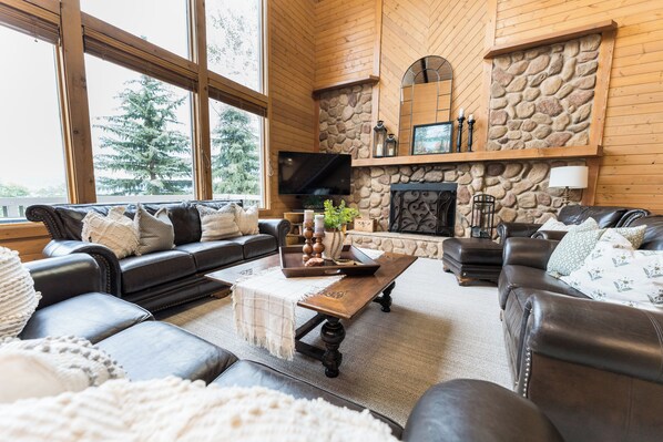 Smart TV, chimenea, reproductor de DVD y tenis de mesa 