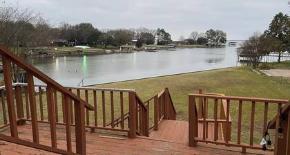 Lake escape - 4 Bedroom Lake front property