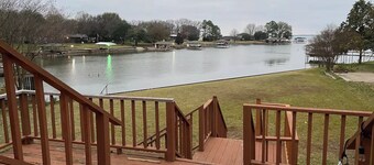 Lake escape - 4 Bedroom Lake front property