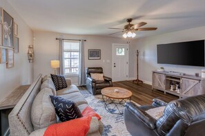 House, Multiple Beds, Balcony, Garden View | Living area - The Highlander Cottage (Nashville)