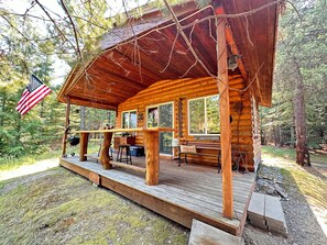 Outdoor dining - Into the Woods Cabin - Rare, Remote, Relaxing. (Troy)