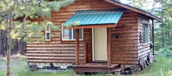 Into the Woods Cabin - Rare, Remote, Relaxing.