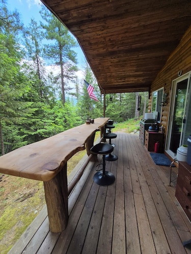 Into the Woods Cabin - Rare, Remote, Relaxing.