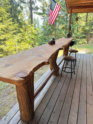 Outdoor dining - Into the Woods Cabin - Rare, Remote, Relaxing. (Troy)