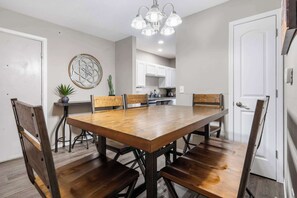 Dining - The Moab and Country Farmhouse Duo - Table Rock (Branson)