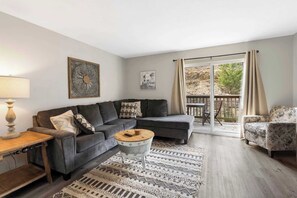 Living area - The Moab and Country Farmhouse Duo - Table Rock (Branson)