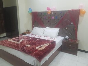 Deluxe Double Room | Soundproofing, iron/ironing board, free WiFi - Riveria The Edge Hotel (Balakot)